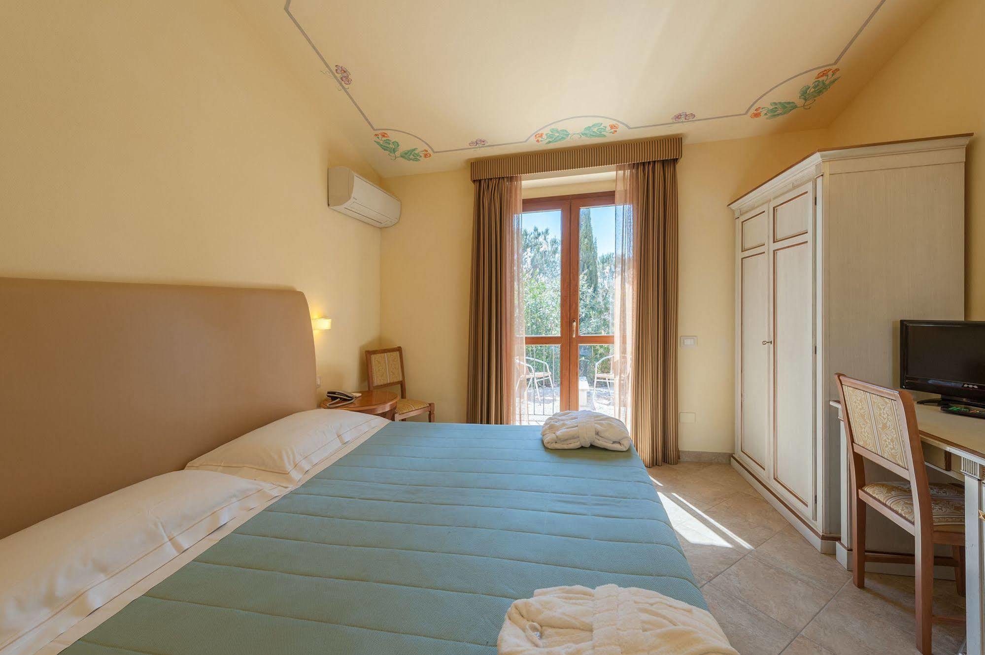 Hotel Saturno Fonte Pura Saturnia Exterior photo